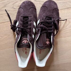 Adidas Gazelle Shadow Brown / Cream White / Gum and pink NWOT 7.5